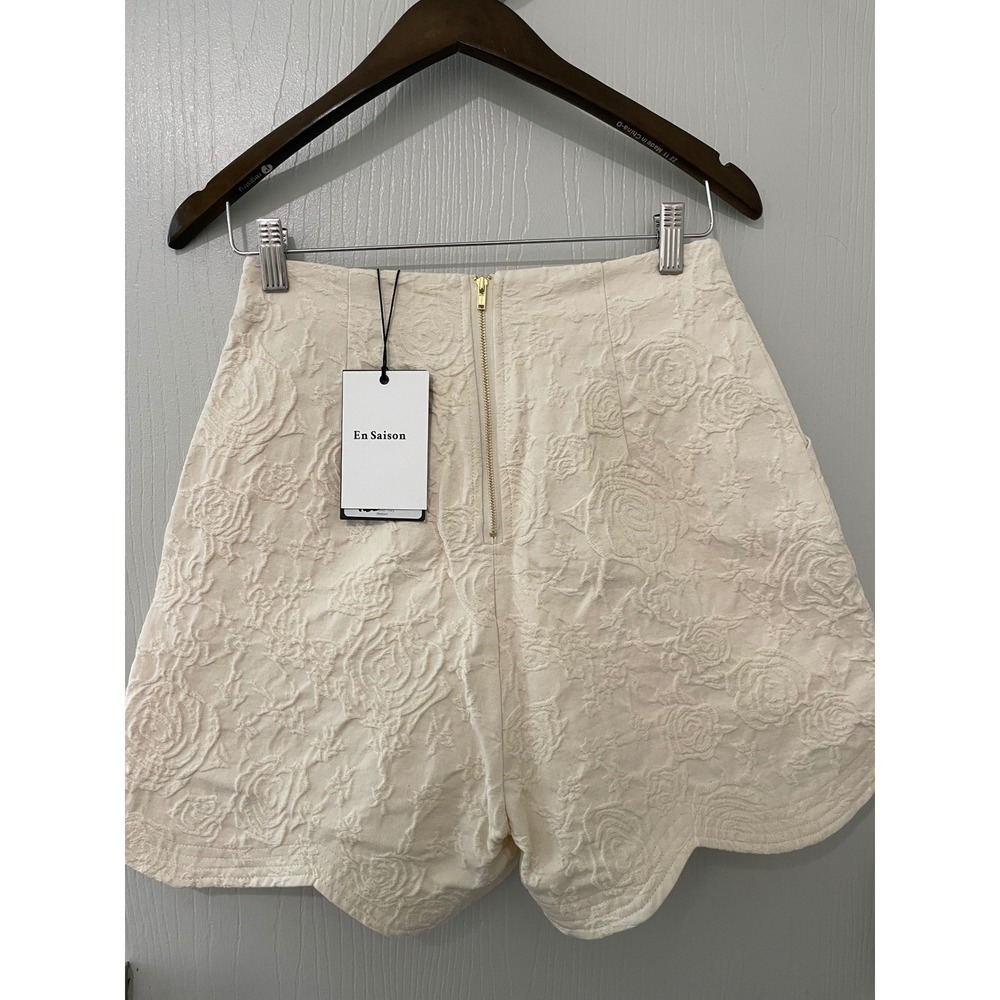 En Saison Cream Floral Matelasse Scalloped Hem Shorts ivory Medium NWT $135 - Picture 3 of 5